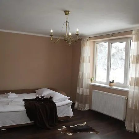 тая *